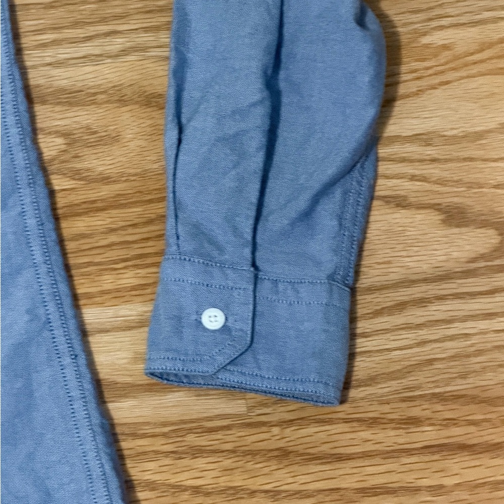 ⸻

Levi’s Button-Down Shirt - Picture 6 of 15